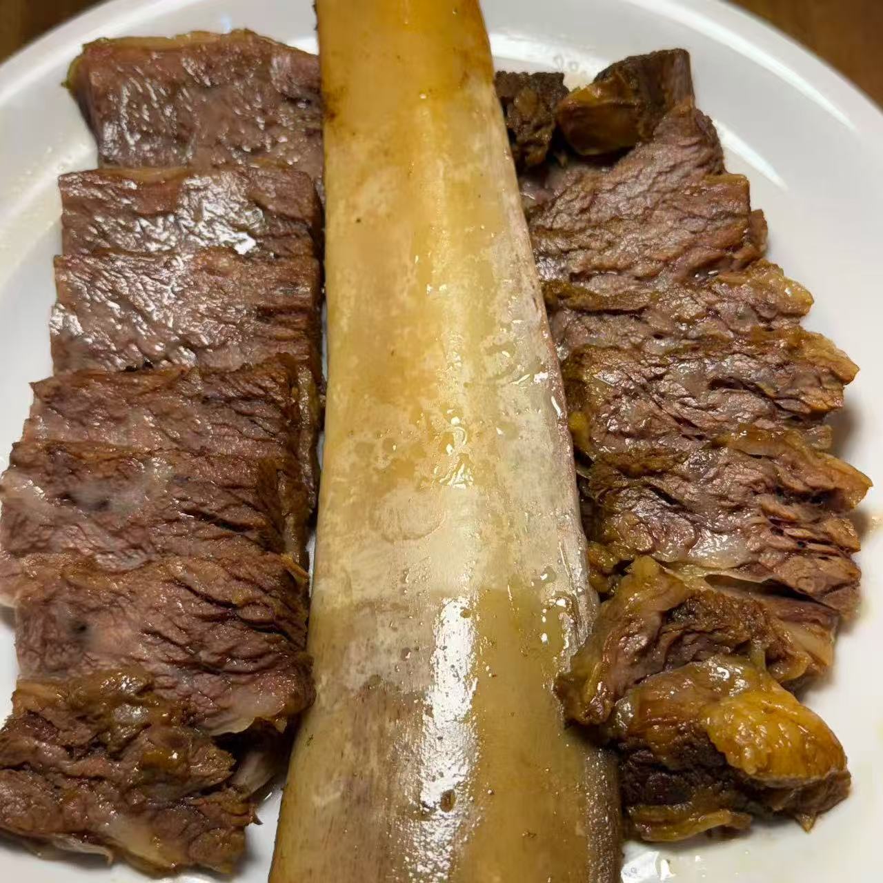 8月25日周二(H餐)精品菜:酱香牛肋排