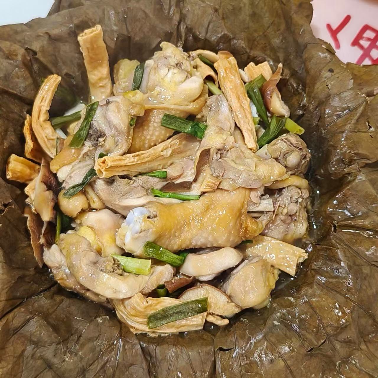 8月11日周二(H餐)精品菜:荷叶蒸滑鸡