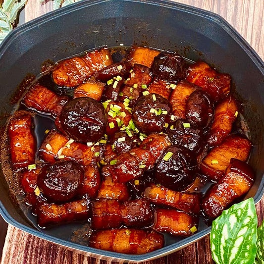 3月2日周一（H餐）精品菜：五花腩焖香菇（当日订单满💲36即可免费配送，如果单独订此餐，需额外支付$10派送费）