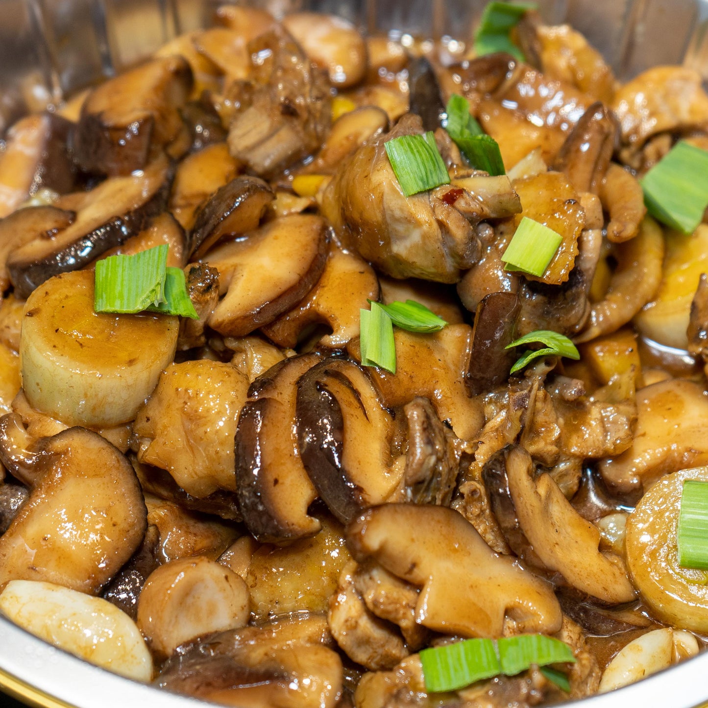 4月12日周日（E餐）精品菜：小鸡炖蘑菇