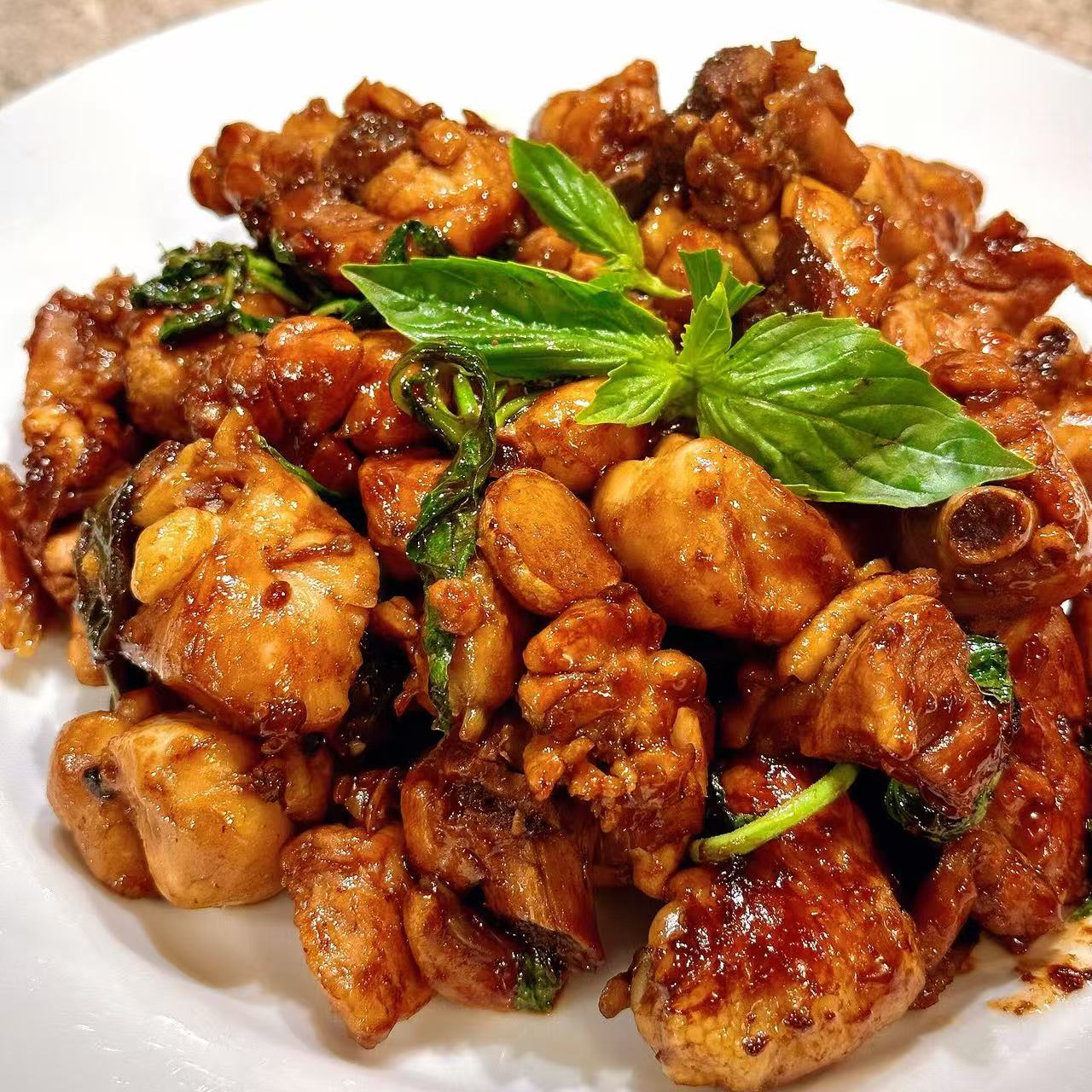 8月26日周三（H餐）精品菜：石锅三杯鸡