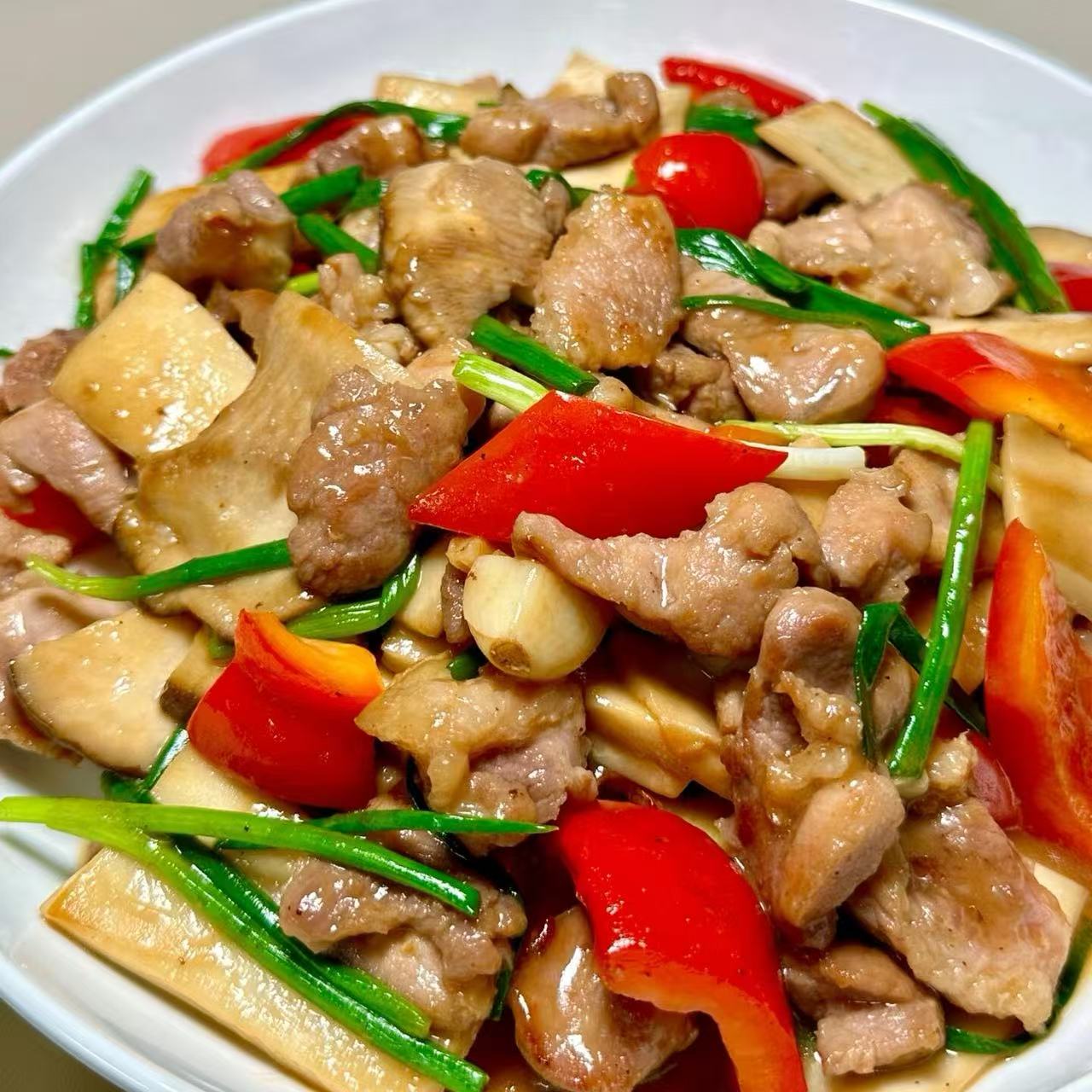 4月8日周三（F餐）精品菜：杏鲍菇炒肉片