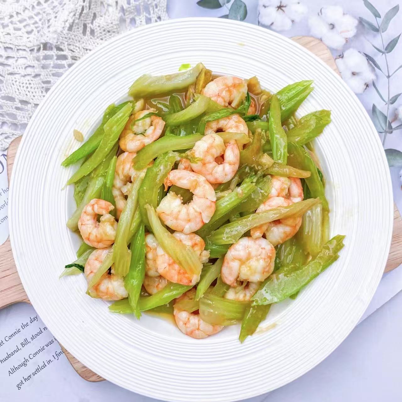 9月4日周四（I餐）精品菜：西芹炒虾仁（当日订单满💲36即可免费配送，如果单独订此餐，需额外支付$10派送费）